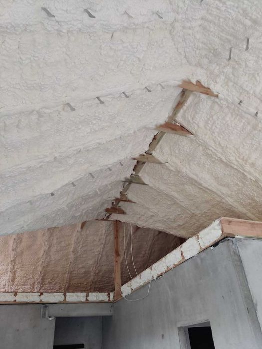 Ocieplenie pianą PUR – izolacje natryskowe,ocieplenia, solidna firma