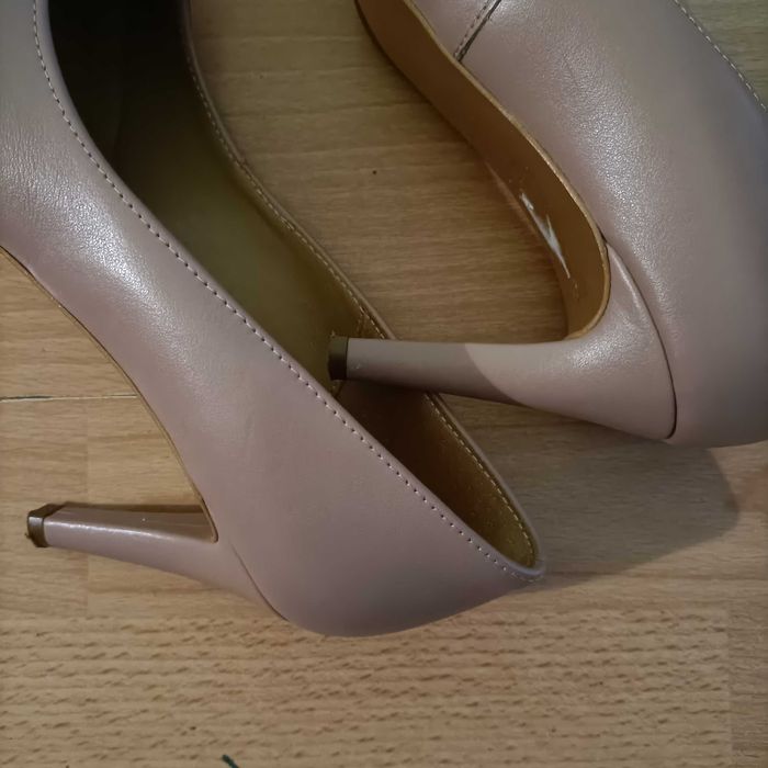 Ryłko buty szpilki czółenka beżowe 38