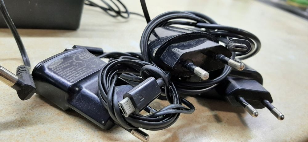 Зарядні пристрої для телефонів