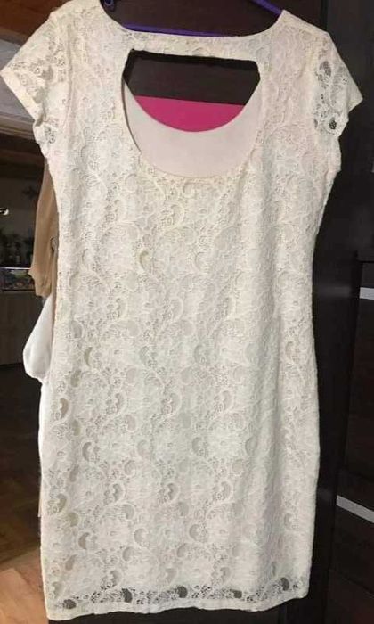 Sukienka koronkowa kremowa Reserved L