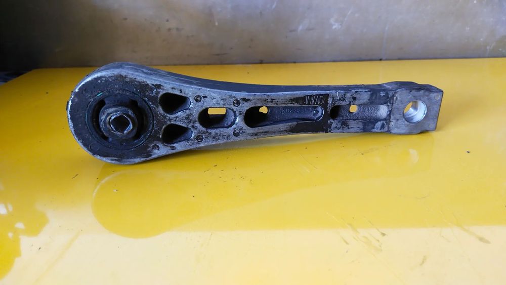 Volkswagen  wspornik OE 1K0199855A