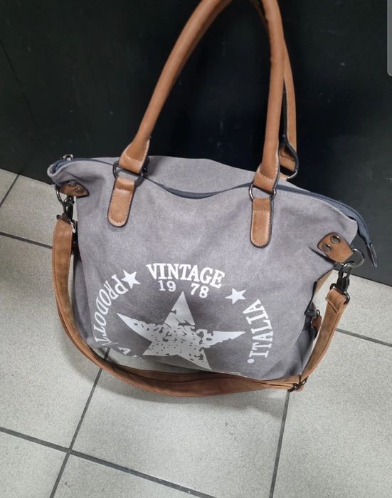 Szara torebka listonoszka