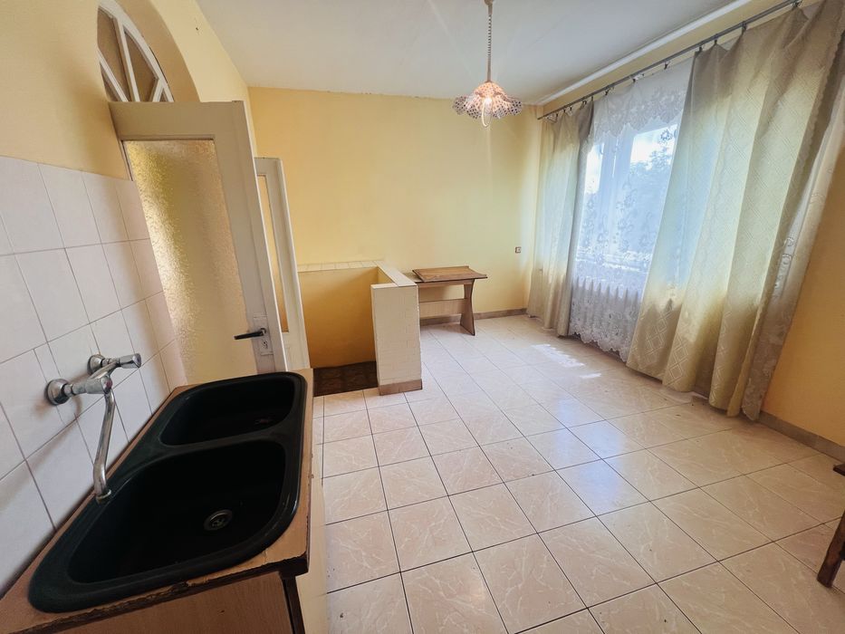 Продаж цегляного будинку в м.Берегове, 186 кв.м , 10 соток ділянки.