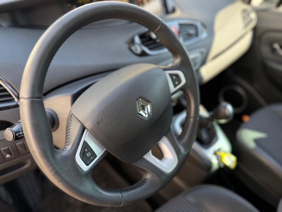 Renault Grand Scenic 7 miejsc niski przebieg