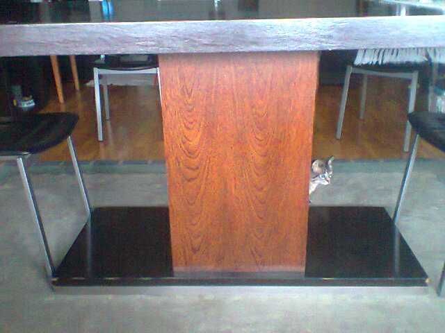 Excelente, Mesa com cadeiras