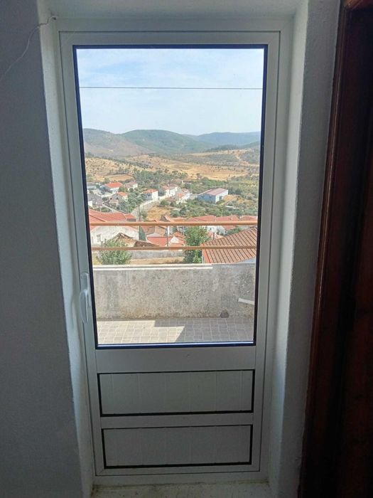 Vende-se Moradia