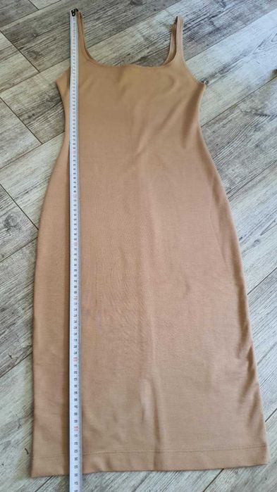 Sukienka na ramiączkach Zara Trafaluc, kolor nude, rozmiar S.
