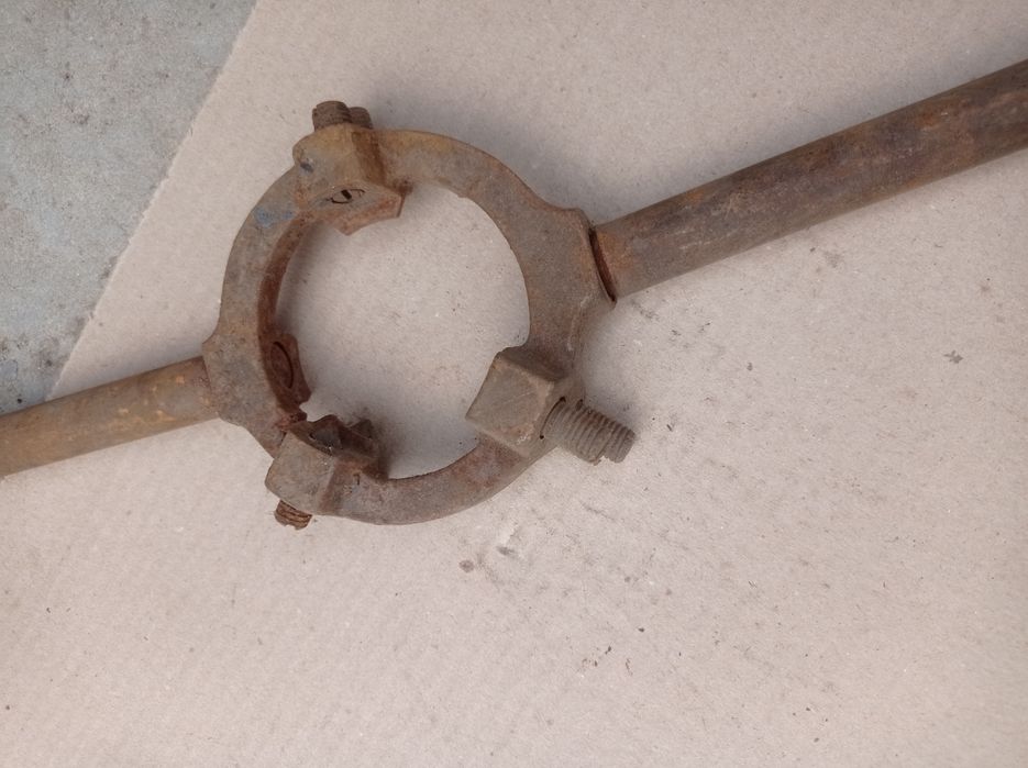 Ключ трубный газовый плашкодержатель