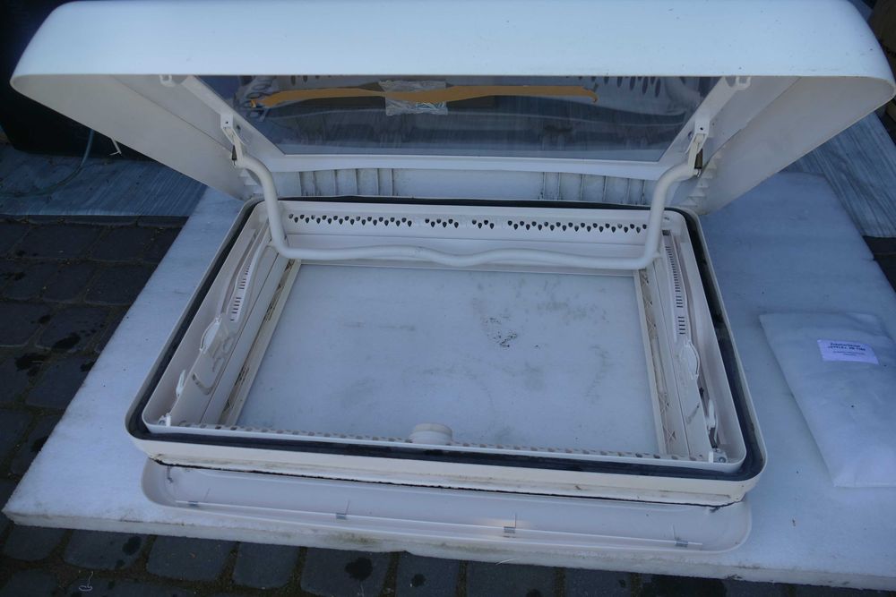 Okno dachowe Midi Heki Dometic 70x50