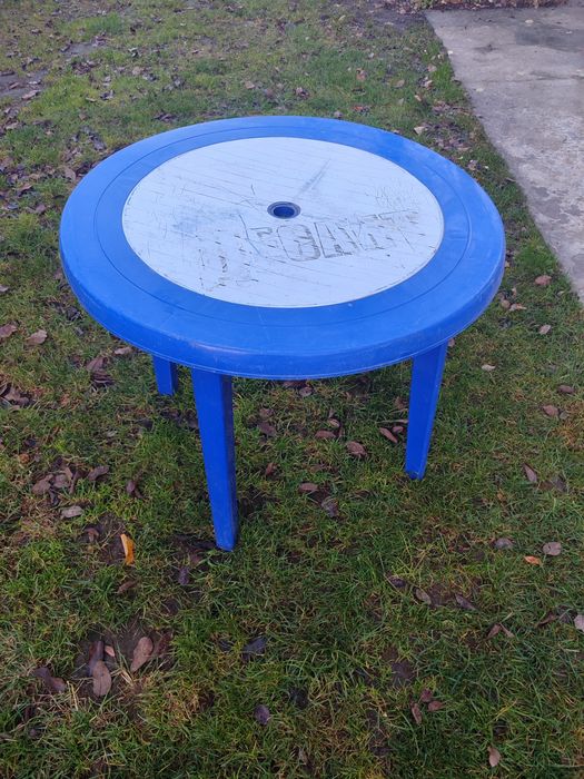 Стіли пластикові бу