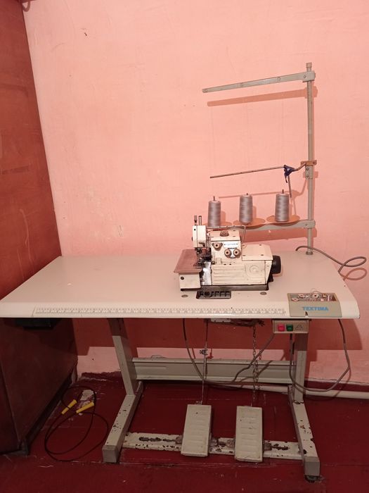 Продам оверлок Техтіма