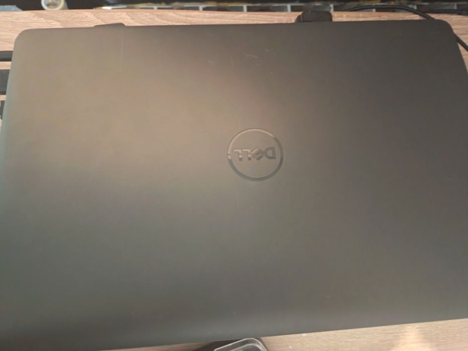 Laptop Dell letitunes 3530