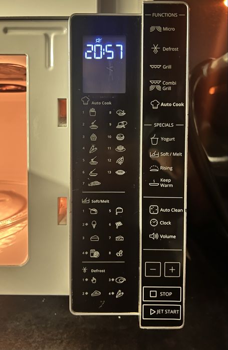 Mikrofalówka duża czarna Whirpool 30l