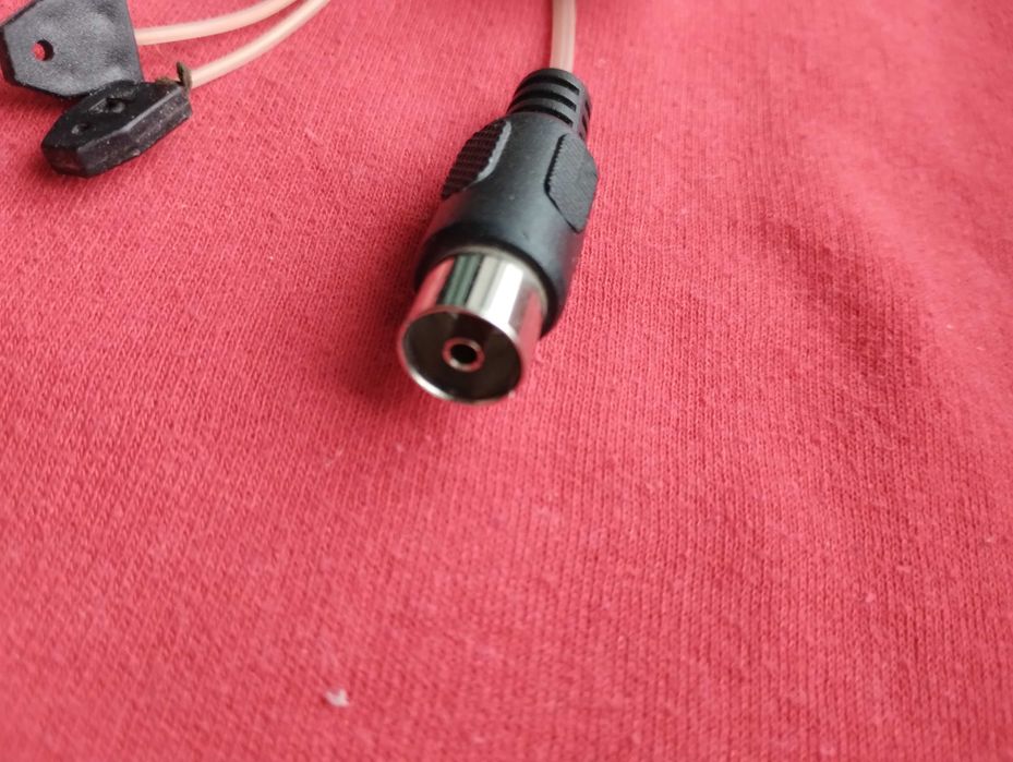 В упаковке Антенна FM ФМ с металлическим штекером для радио / Тюнера