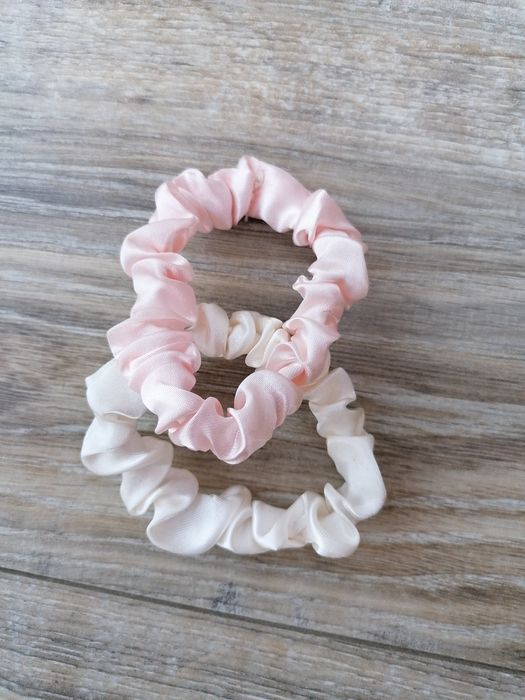 2 gumki do włosów,