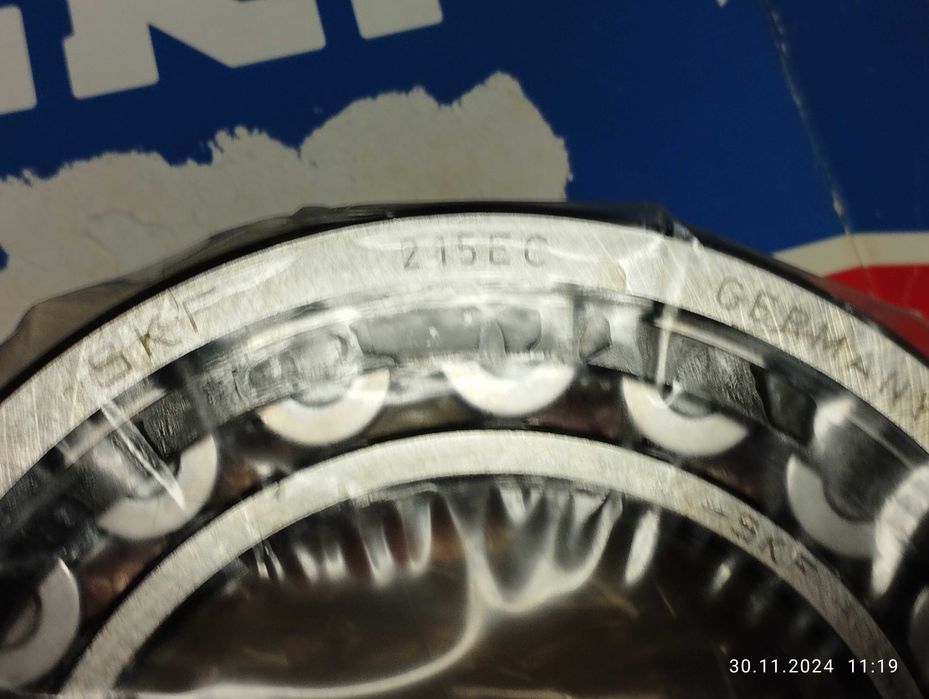 215 Подшипник роликовый SKF Германия
