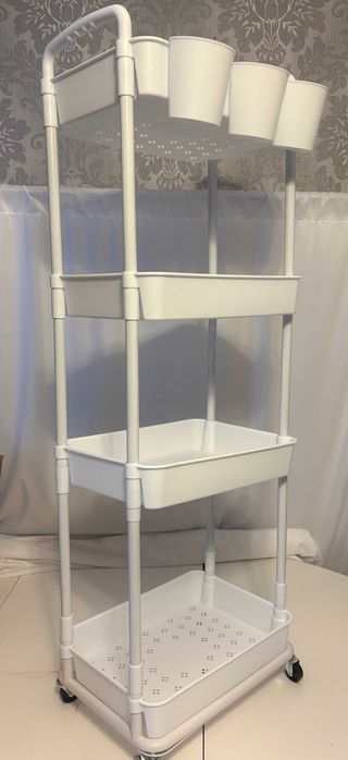 Regał łazienkowy biały.