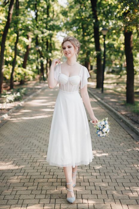 Корсетна біла сукня міді. Весільна сукня. Святкова сукня