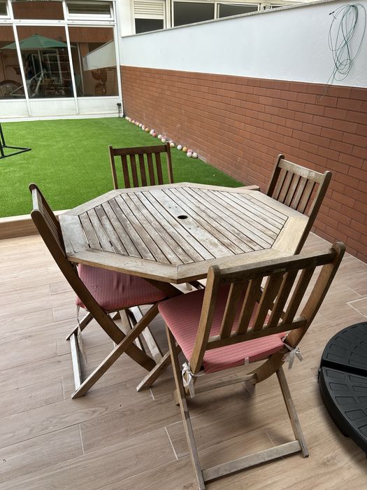 Conjunto de mesa e cadeiras de exterior