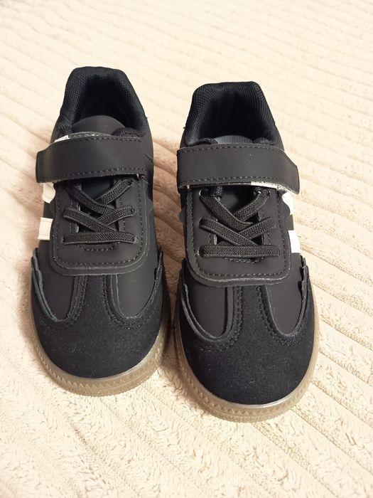 Продам кросівки нові