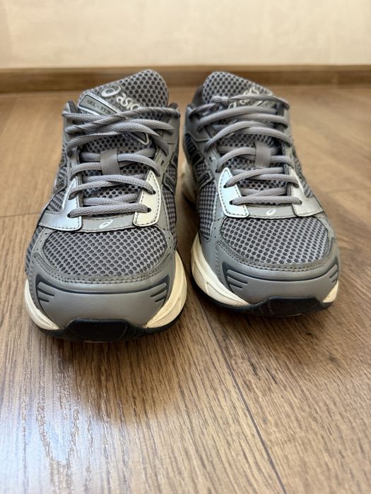 Кросівки чоловічі ASICS (розмір 41.5)