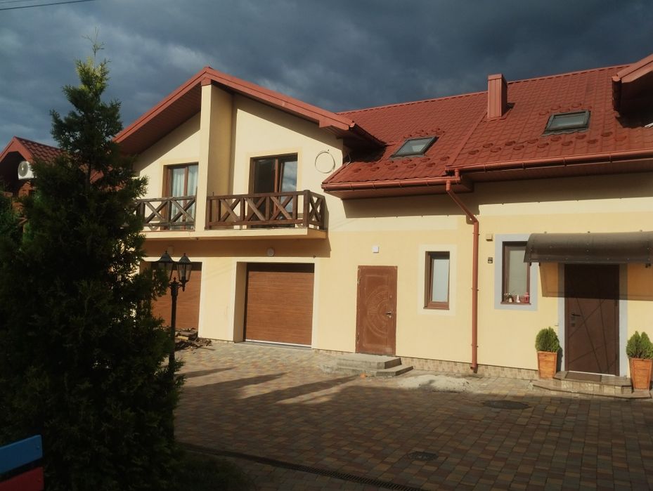 Котедж 3 кімнати, власне подвір'ям, закрита територія