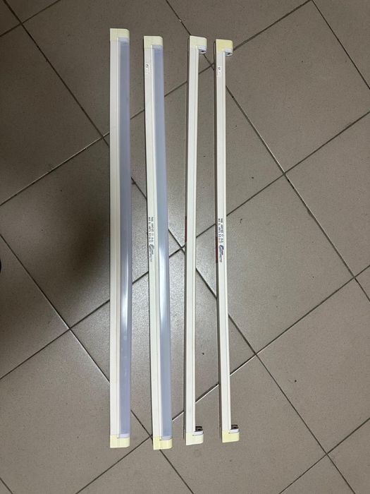 4 светільника без ламп, два без кришки