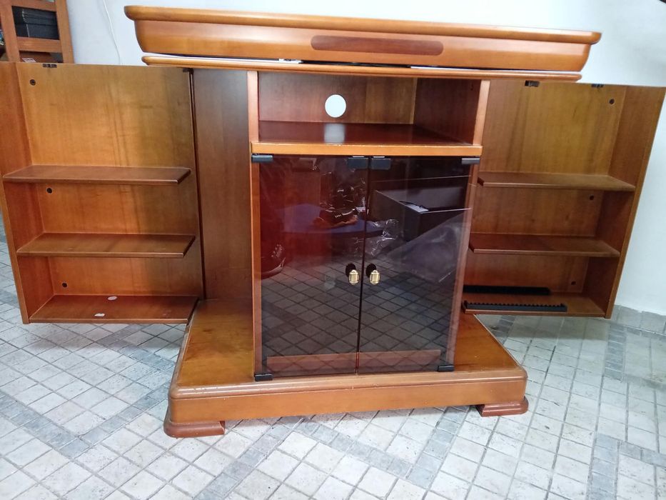 Movel  de televisão com tampo giratório