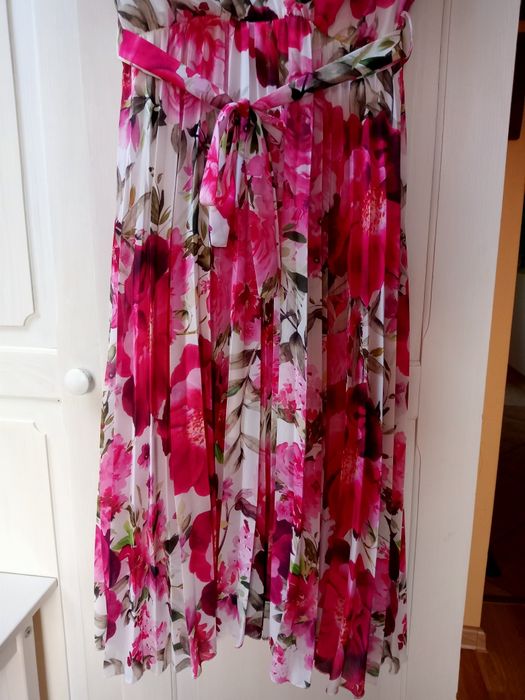 Sukienka na wakacje plisowana fuksja