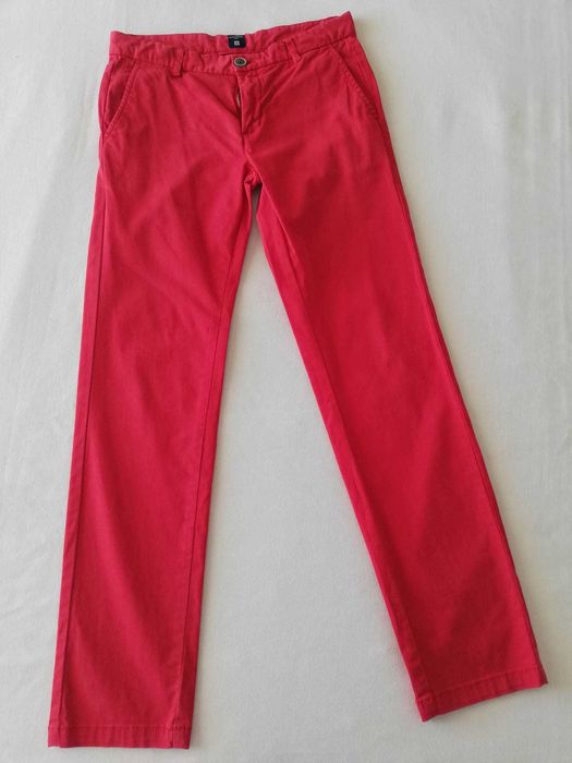 Calça chino vermelha da marca Sacoor, tamanho 10 anos
