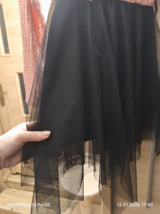 Sukienka cekinowa tiulowa