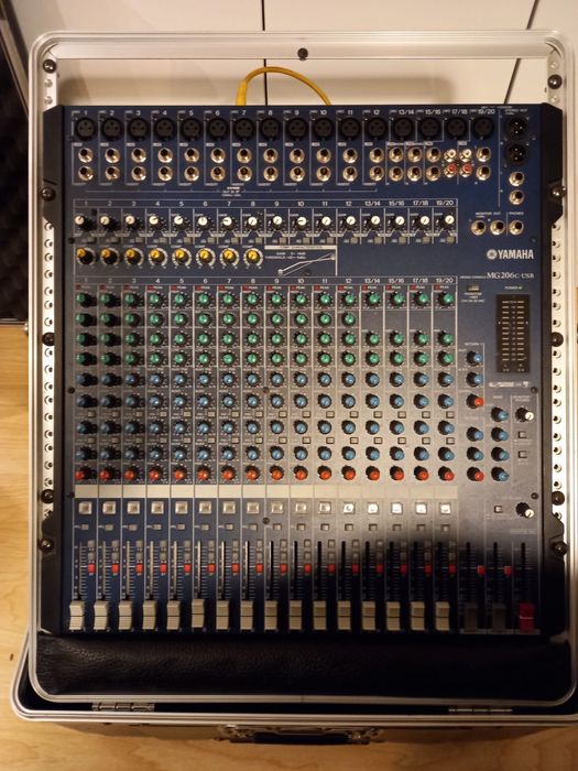 Yamaha 20-Channel Mixing Console/Case/Effects Processor64584418308099120