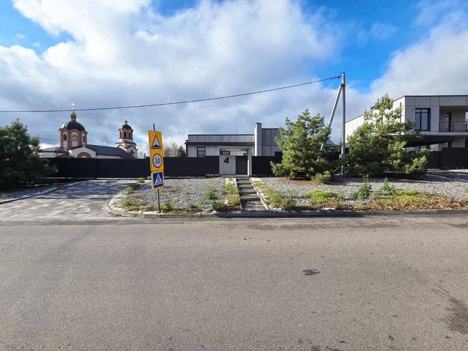 Будинок 1 поверх 135 м2 8 соток землі 4 паркомісця с. Іванковичі