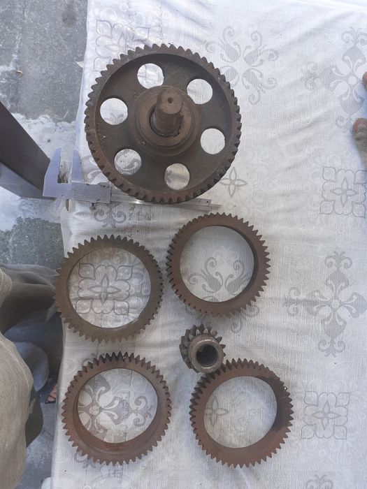 Koła zębate,ślimaki.Śruby do imadeł. Duże rozm wiert. Pokr. do nażynek