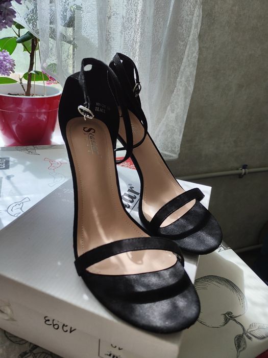 Босоніжки жіночі