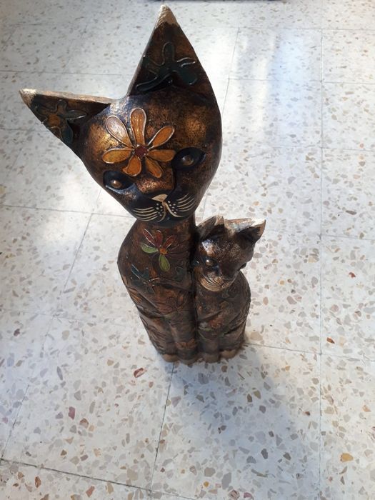 Decoração de gatos em madeira