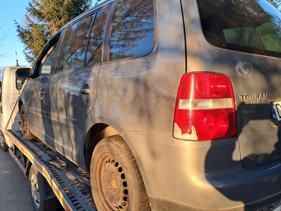 Vw Touran 2.0 tdi zderzak lampy pas przedni wszystkie części
