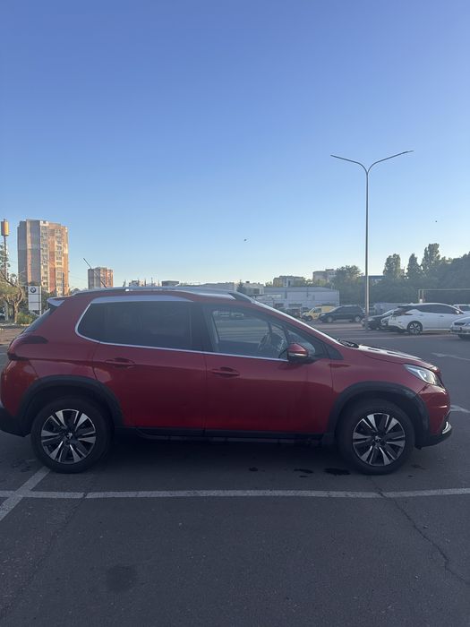 Автомобіль Peugeot 2008