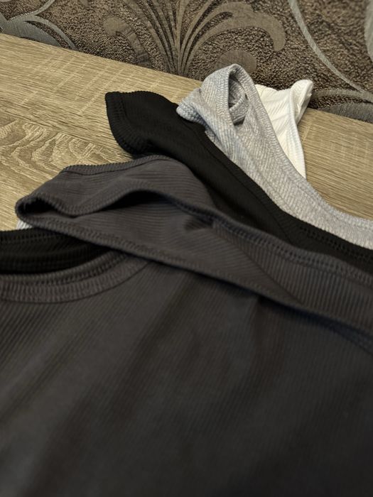 Базові майки в рубчик — набір із 4 штук, розмір L, нові