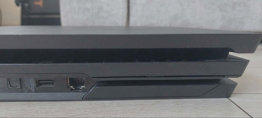 Ps4 Pro + 2 pady
