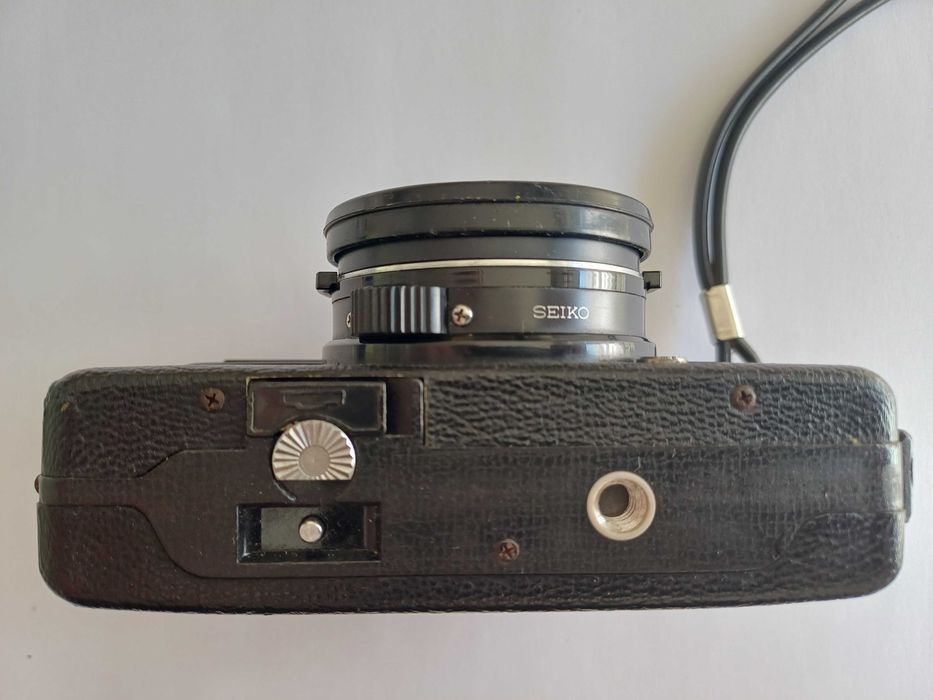 Máquina fotográfica Minolta HI-Matic 5, com manual de instruções