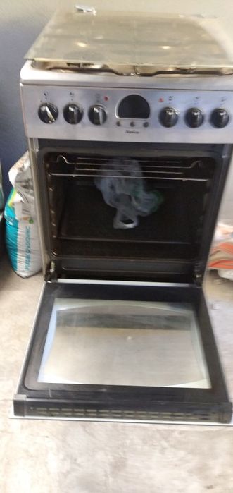 Kuchenka gazowa elektryczna używana.
