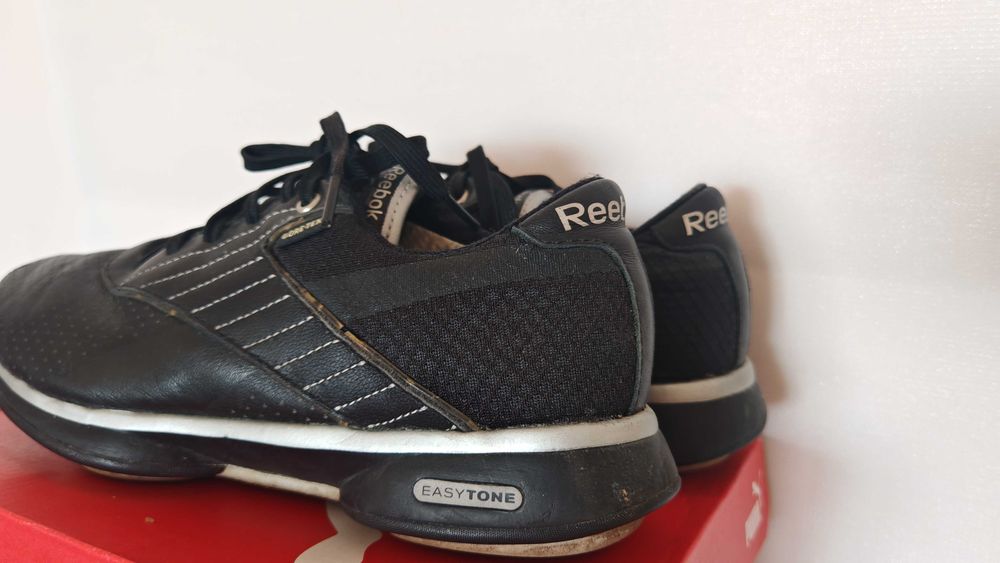 Чорні шкіряні кросівки Reebok EasyTone з системою Gore-Tex