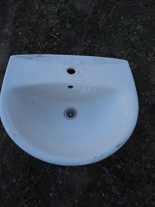 Продам  умивальник е  трiщина.100 грн