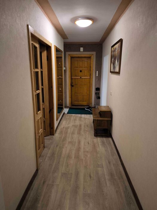 Здам простору 3-кімн квартиру з косм ремонтом у тихому центрі міста.