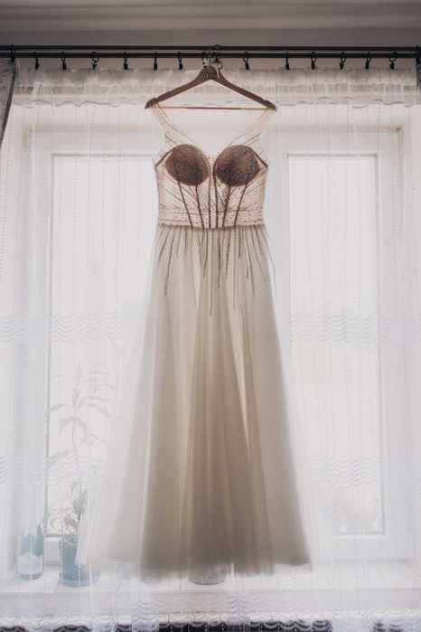 Błyszcząca suknia ślubna