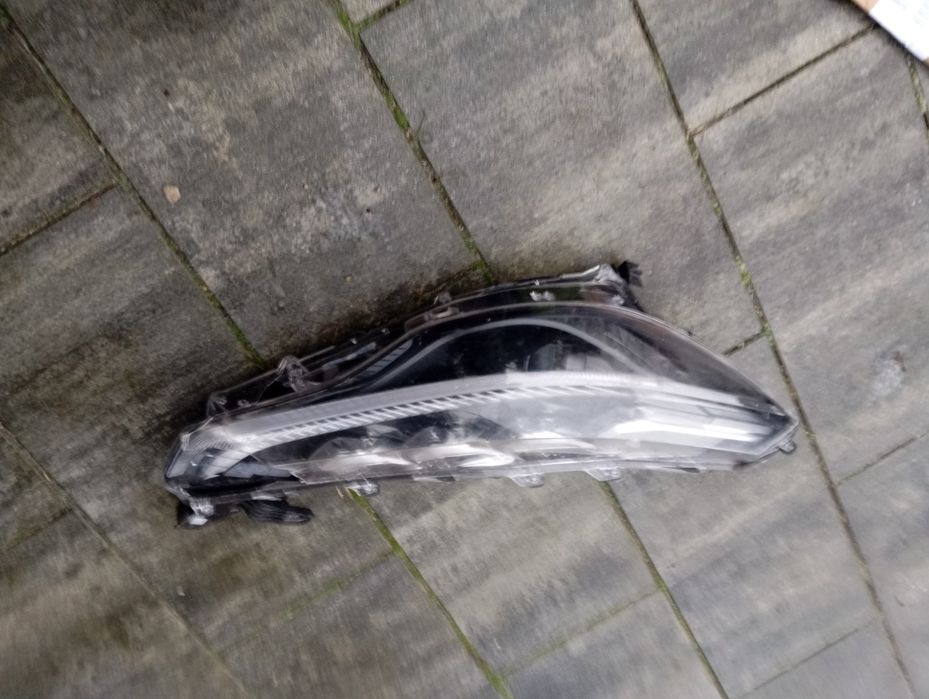 Lampa reflektor prawy przód Toyota Corolla Cross Oryginał Europa