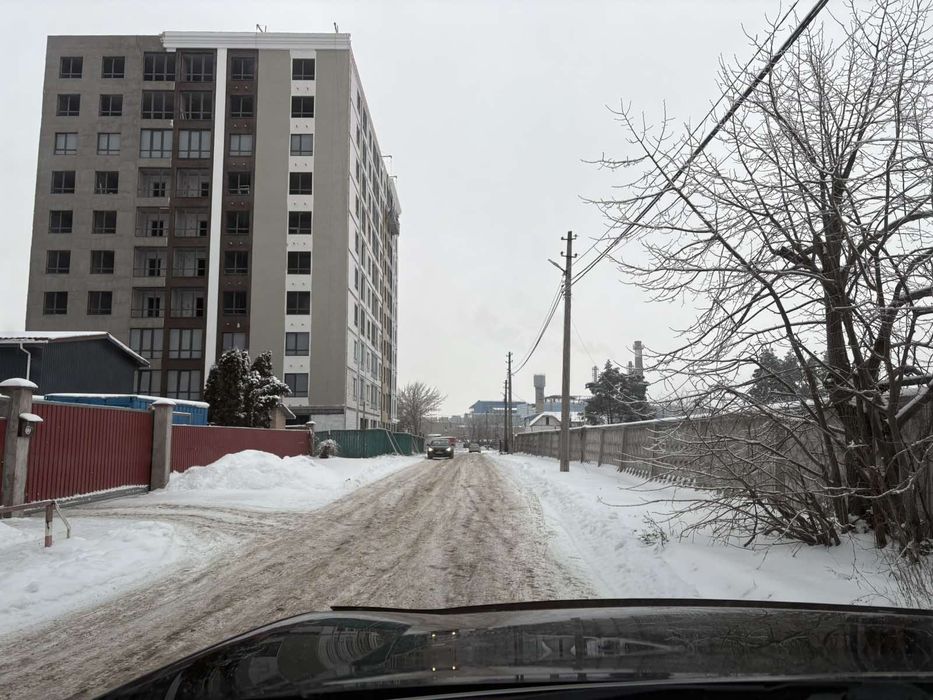 Продам гараж з ділянкою