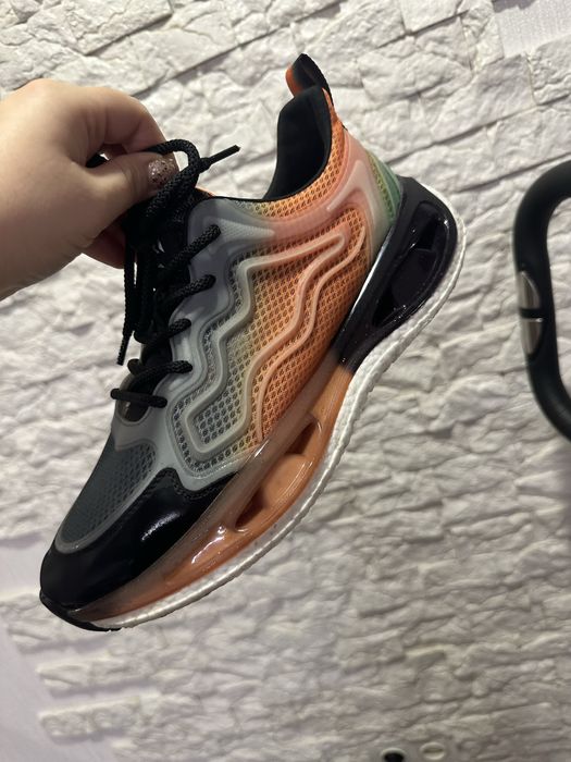 Круті кросівки, дуже легкі. Vitto Rossi 43, можно і на 42