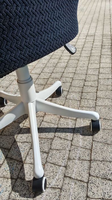 fotel obrotowy regulowany